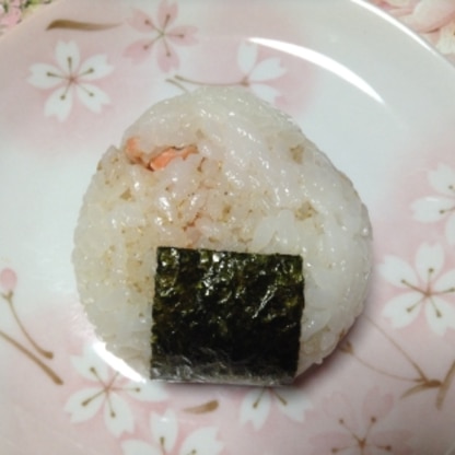 トヨタカロさんの、おにぎりレシピ大好きです〜♪
柚子胡椒の爽やかな辛さとマヨのコクに鮭が絶妙な組み合わせですね♪
とっても美味しかったです♡ごち様でした♡^^♡